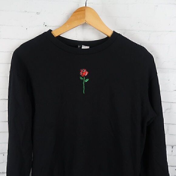 DIVIDED H&M BLACK CREW NECK LONG SLEEVE T SHIRT WITH EMBROIDERED ROSE SIZE XS - Picture 4 of 7